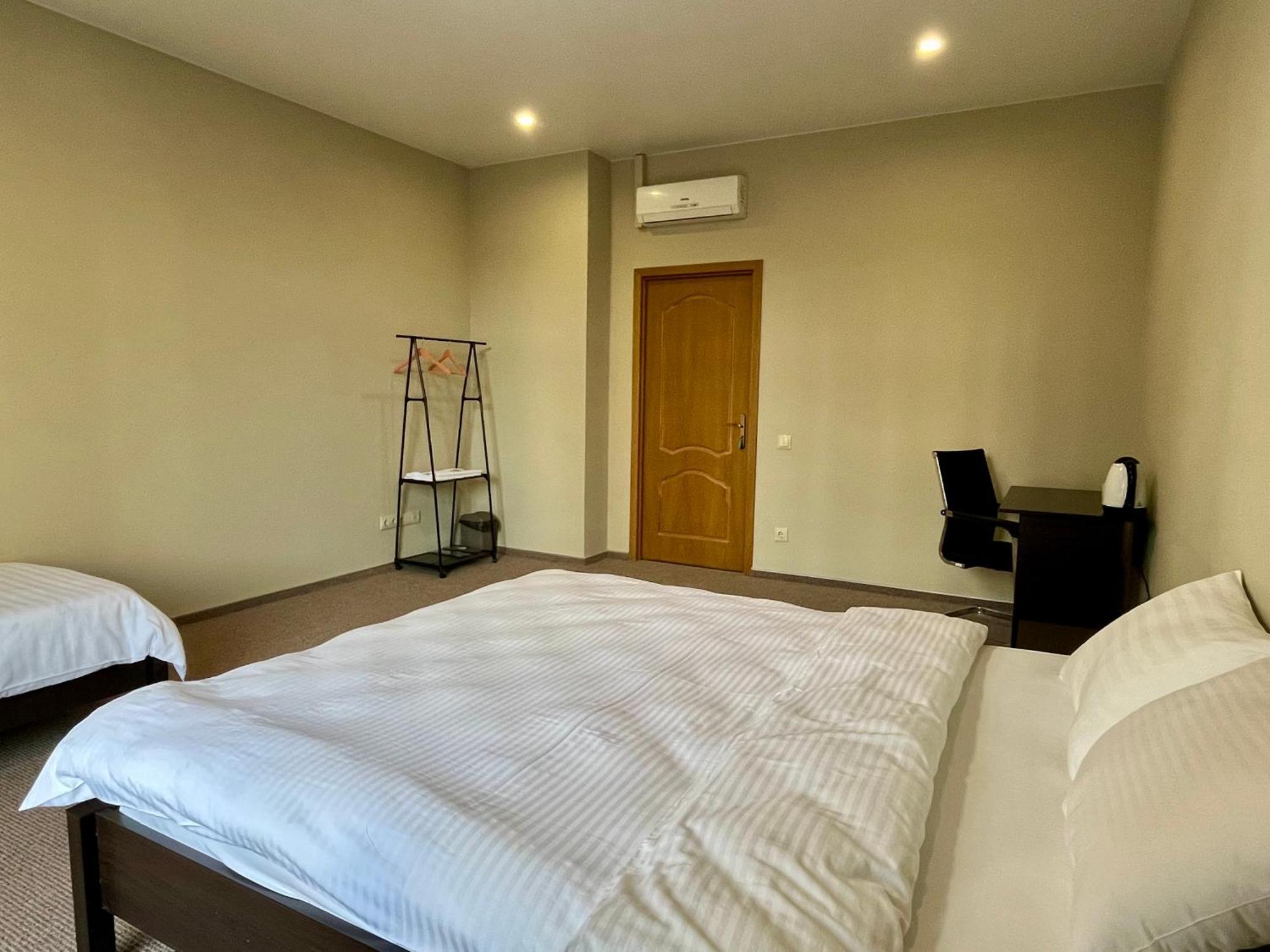 4Room Hostel Kiev Ngoại thất bức ảnh